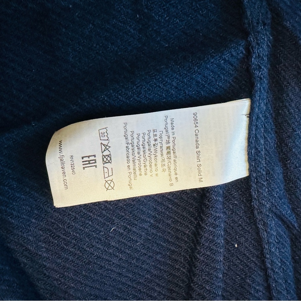 FJALLRAVEN CANADA SOLID SHIRT - NIGHT SKY Navy Blue Men’s Small Button Up NWT - Picture 13 of 15